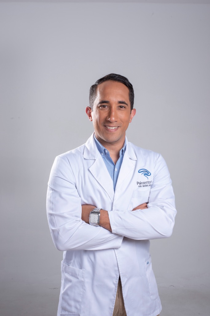 Lic. Manuel Fariñas sonriendo
